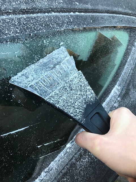 Vlot en veilig de weg op: de beste tips voor het gebruik van een ijskrabber